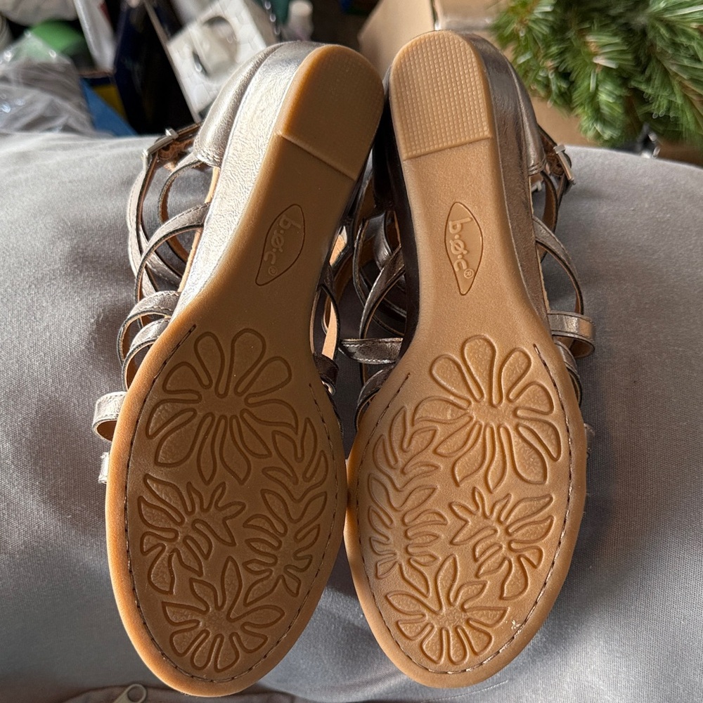 NWOT BOC Women's Metallic Strappy Sandals - Picture 2 of 2